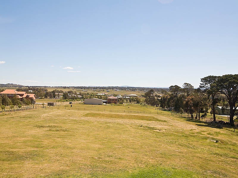 35 Summit Drive, Mickleham VIC 3064