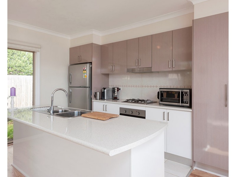 16a Gillingham Crescent, Craigieburn VIC 3064