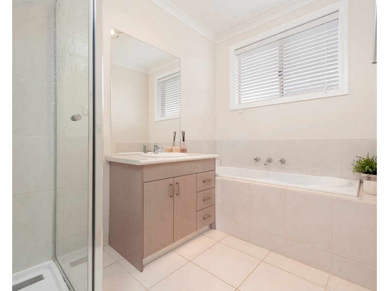 16a Gillingham Crescent, Craigieburn VIC 3064