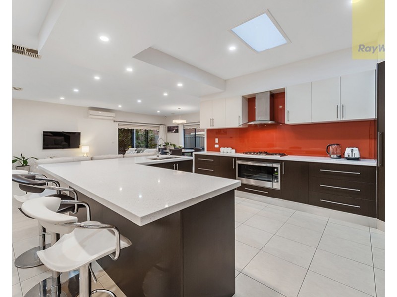 13 Elsternwick Way, Craigieburn VIC 3064