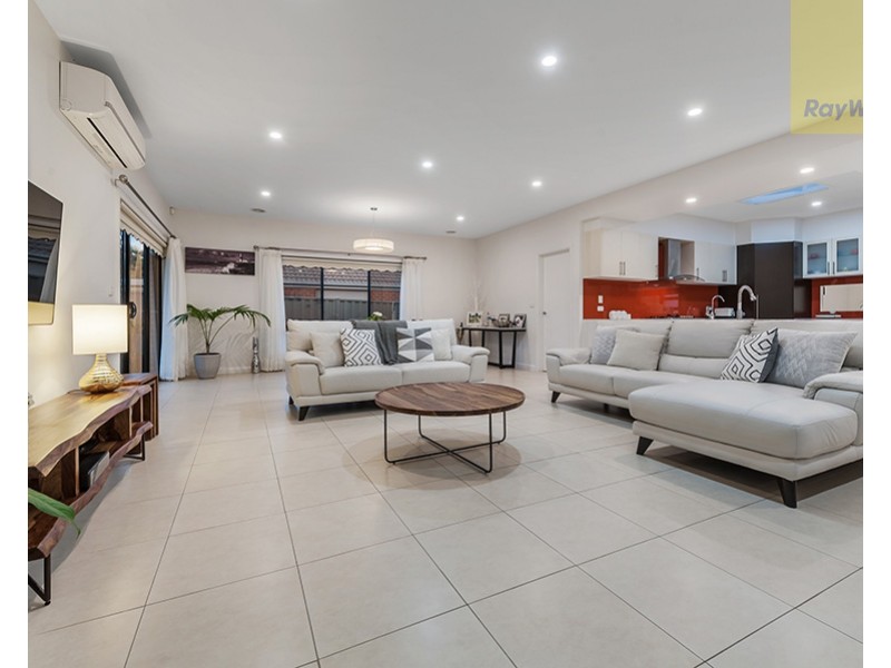 13 Elsternwick Way, Craigieburn VIC 3064