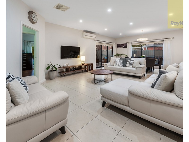 13 Elsternwick Way, Craigieburn VIC 3064