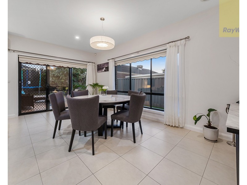 13 Elsternwick Way, Craigieburn VIC 3064