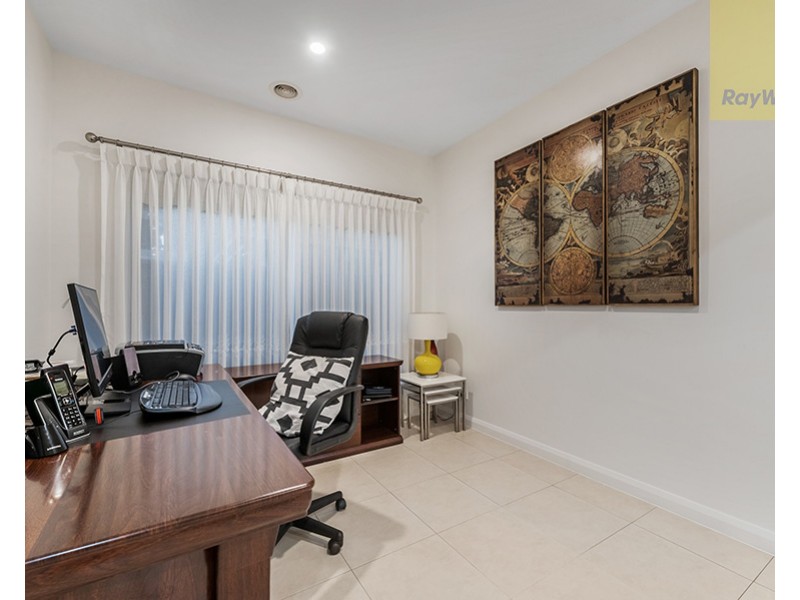 13 Elsternwick Way, Craigieburn VIC 3064