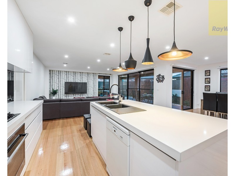 37 Escapade Boulevard, Craigieburn VIC 3064