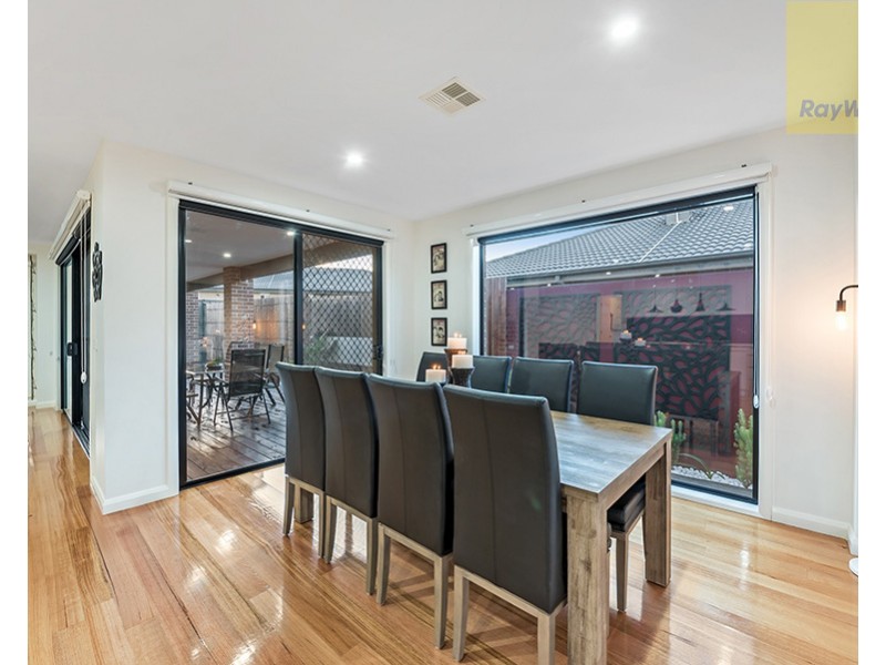 37 Escapade Boulevard, Craigieburn VIC 3064
