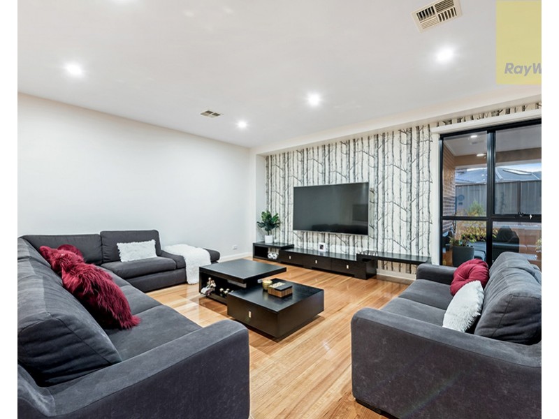 37 Escapade Boulevard, Craigieburn VIC 3064