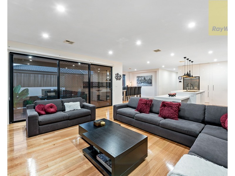 37 Escapade Boulevard, Craigieburn VIC 3064
