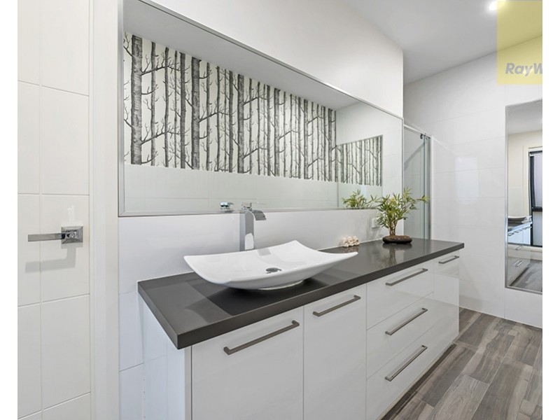 37 Escapade Boulevard, Craigieburn VIC 3064