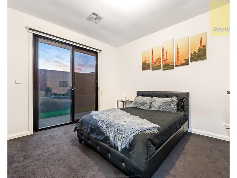 37 Escapade Boulevard, Craigieburn VIC 3064