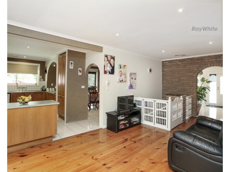 9 Farley Court, Gladstone Park VIC 3043