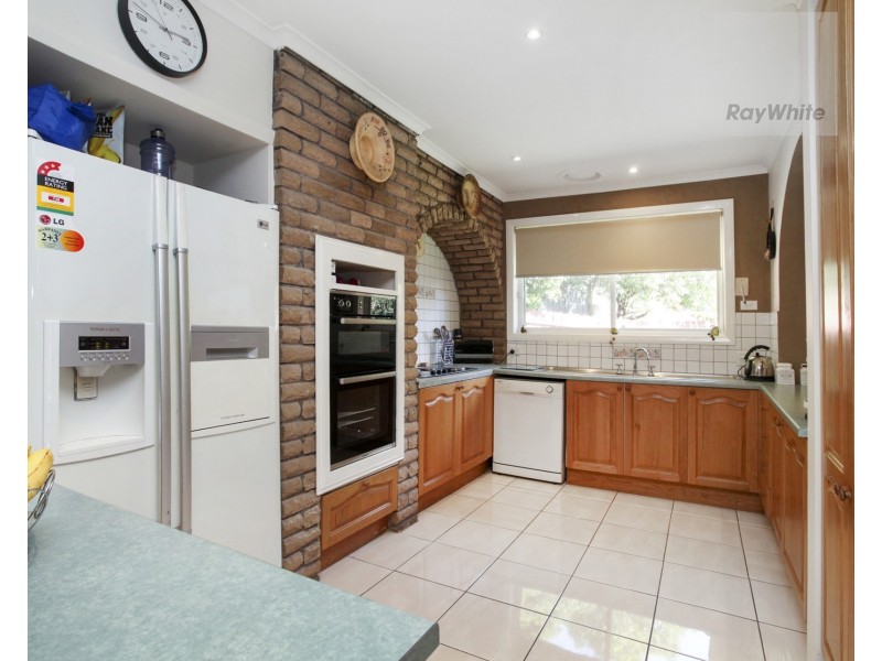 9 Farley Court, Gladstone Park VIC 3043