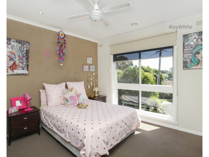9 Farley Court, Gladstone Park VIC 3043
