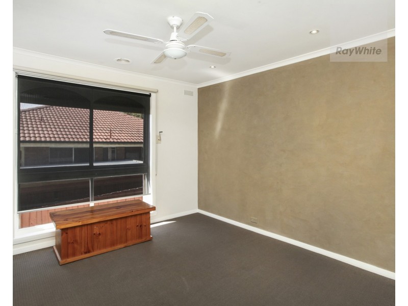 9 Farley Court, Gladstone Park VIC 3043