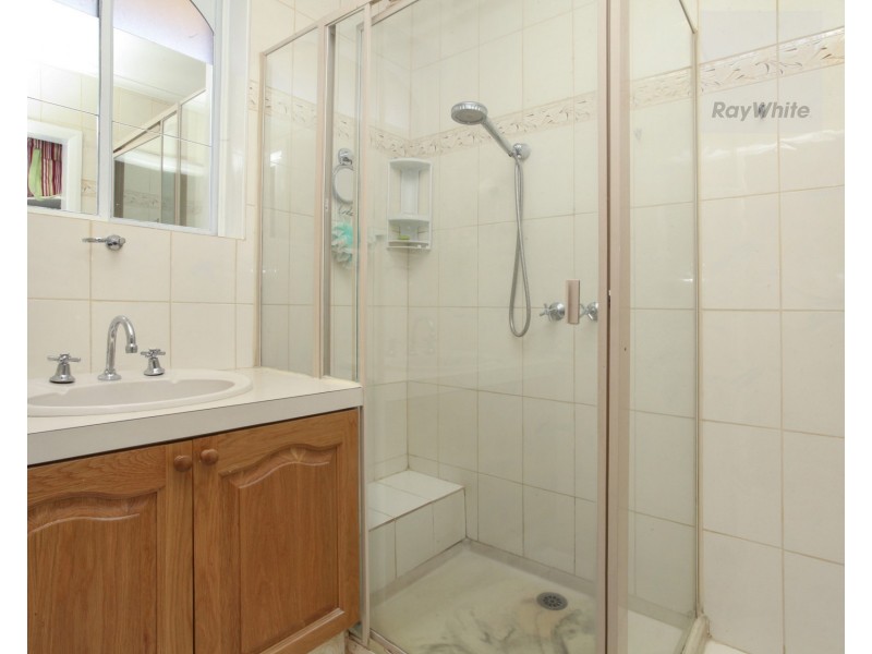 9 Farley Court, Gladstone Park VIC 3043