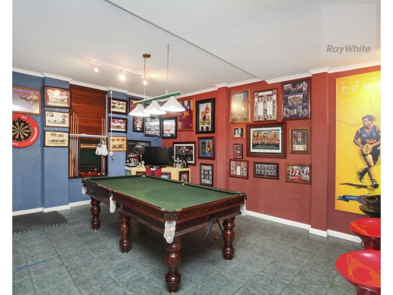 9 Farley Court, Gladstone Park VIC 3043