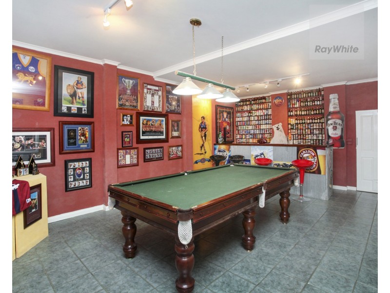 9 Farley Court, Gladstone Park VIC 3043