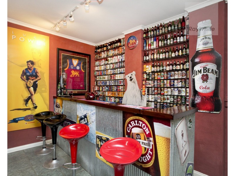 9 Farley Court, Gladstone Park VIC 3043