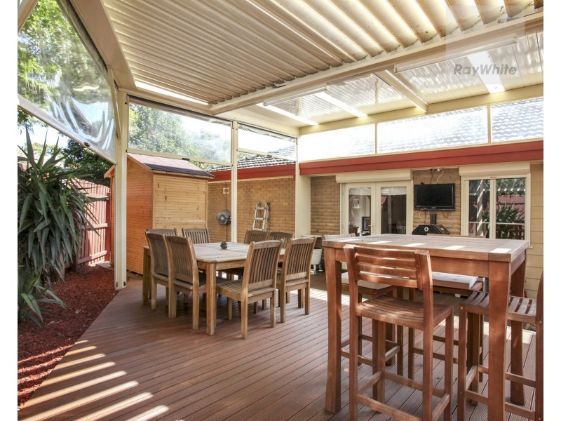 9 Farley Court, Gladstone Park VIC 3043