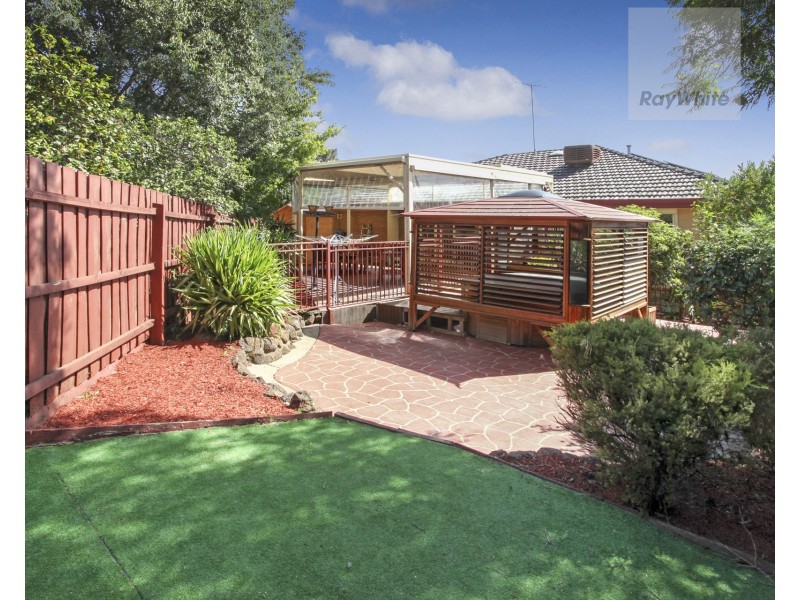 9 Farley Court, Gladstone Park VIC 3043