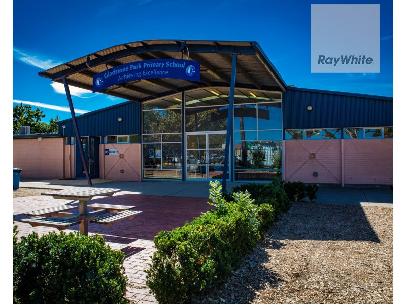 9 Farley Court, Gladstone Park VIC 3043