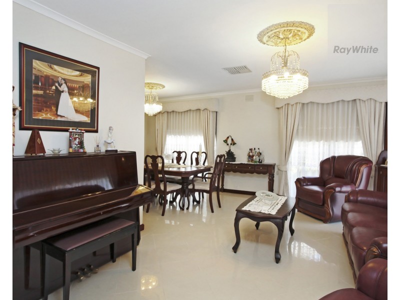 3 Bede Court, Gladstone Park VIC 3043