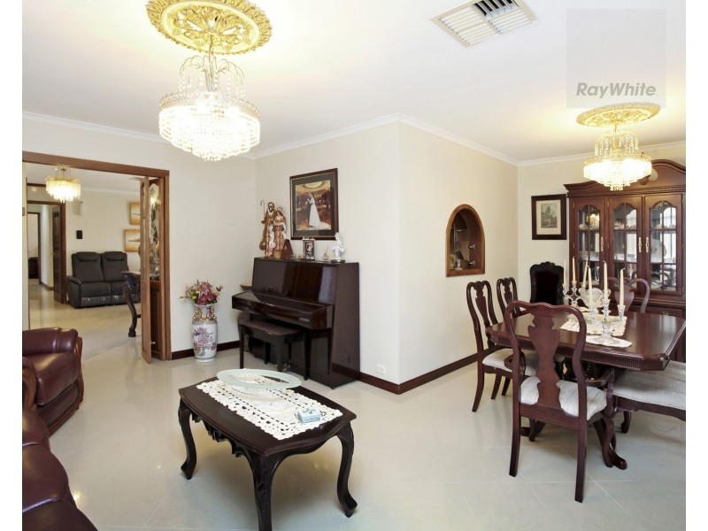 3 Bede Court, Gladstone Park VIC 3043