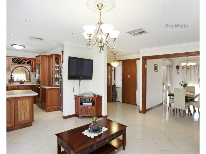 3 Bede Court, Gladstone Park VIC 3043