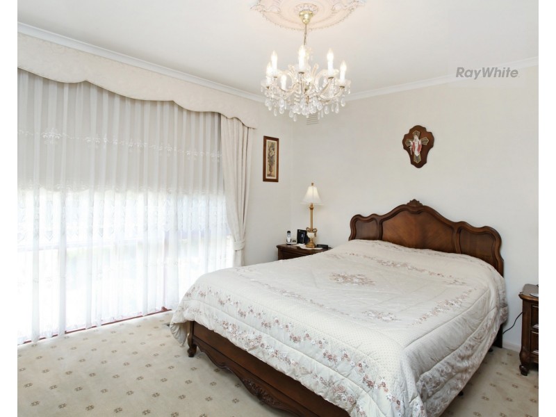 3 Bede Court, Gladstone Park VIC 3043