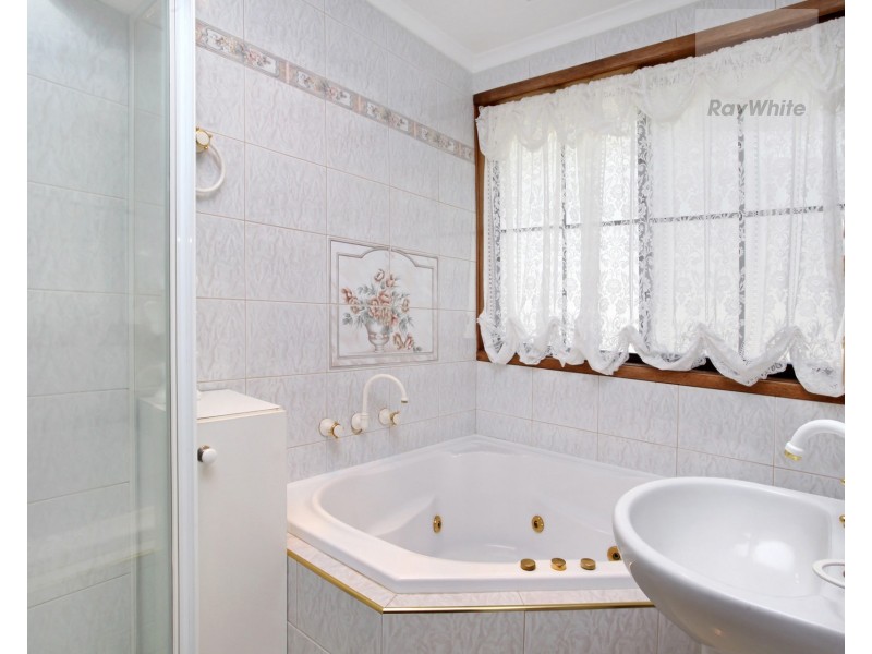 3 Bede Court, Gladstone Park VIC 3043