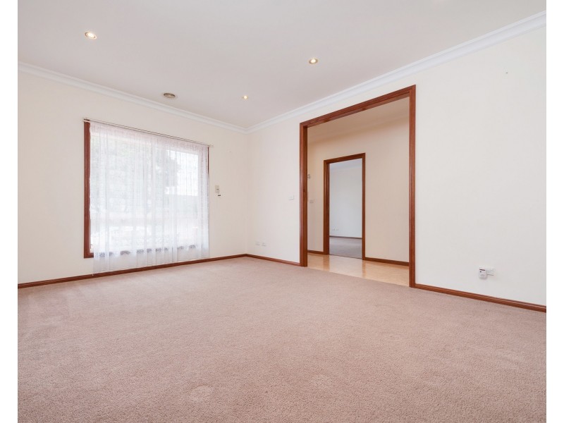 26 Colchester Circuit, Roxburgh Park VIC 3064