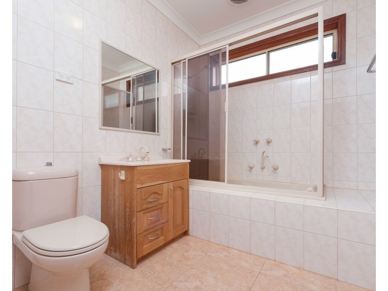 26 Colchester Circuit, Roxburgh Park VIC 3064