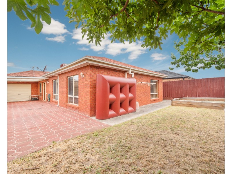 26 Colchester Circuit, Roxburgh Park VIC 3064