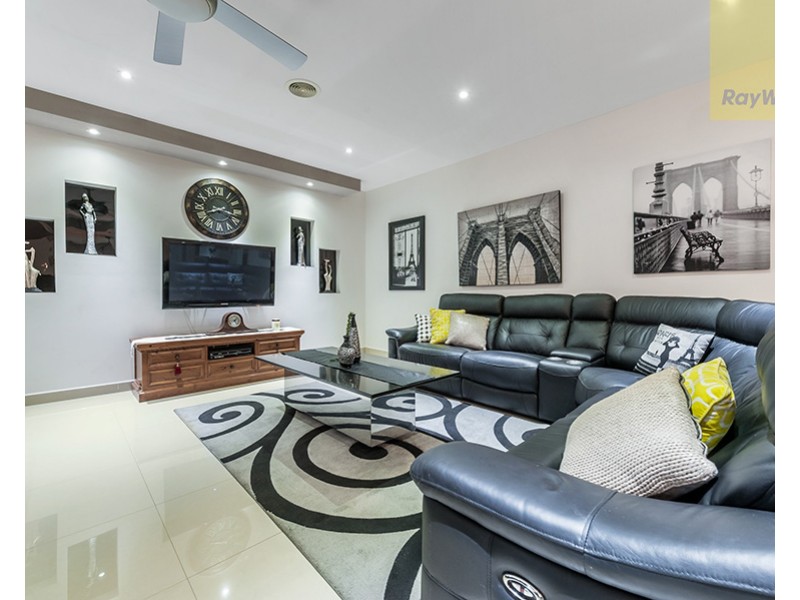 32 Bluebird Way, Roxburgh Park VIC 3064