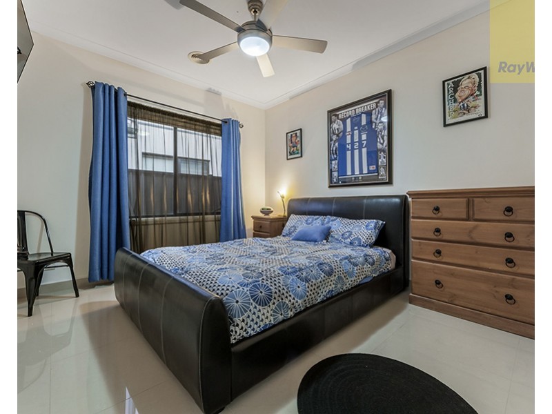 32 Bluebird Way, Roxburgh Park VIC 3064