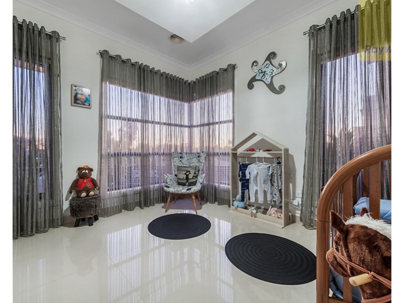 32 Bluebird Way, Roxburgh Park VIC 3064