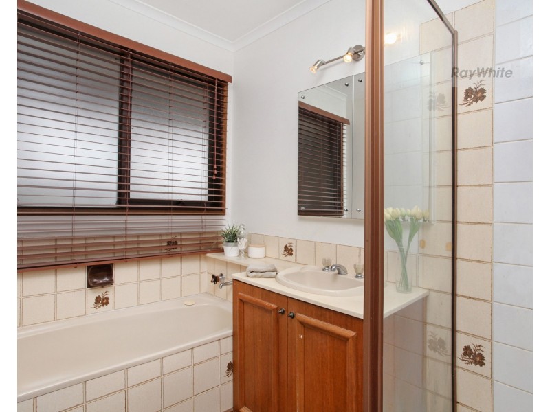 58 Lenoak Street, Gladstone Park VIC 3043