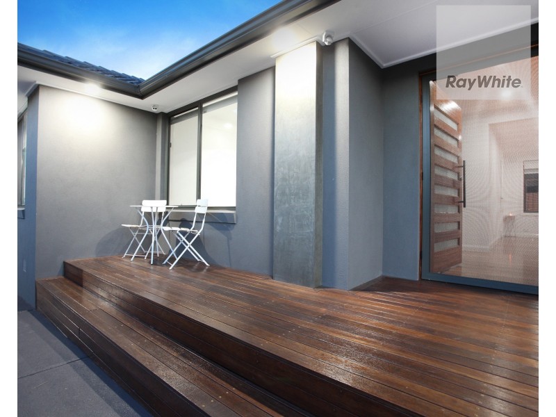 15 Pyke Drive, Gladstone Park VIC 3043