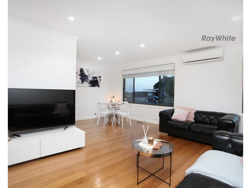 15 Pyke Drive, Gladstone Park VIC 3043