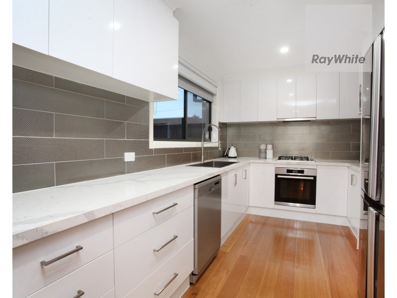 15 Pyke Drive, Gladstone Park VIC 3043