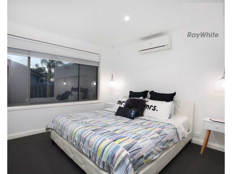 15 Pyke Drive, Gladstone Park VIC 3043