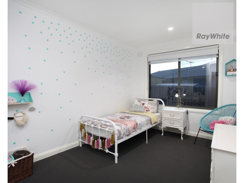 15 Pyke Drive, Gladstone Park VIC 3043