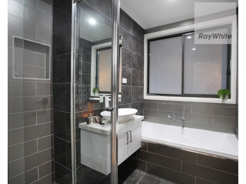 15 Pyke Drive, Gladstone Park VIC 3043