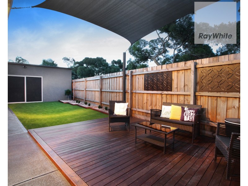 15 Pyke Drive, Gladstone Park VIC 3043