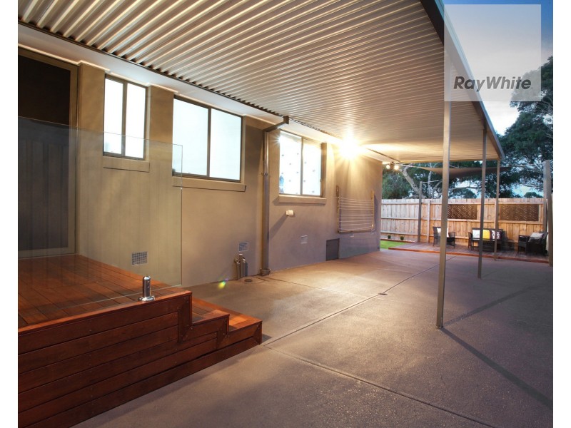 15 Pyke Drive, Gladstone Park VIC 3043