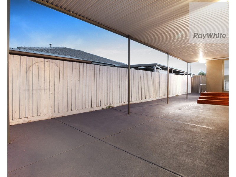 15 Pyke Drive, Gladstone Park VIC 3043