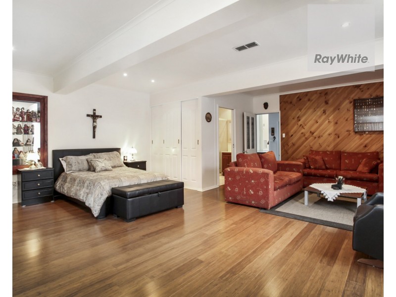 35 Fisher Grove, Tullamarine VIC 3043