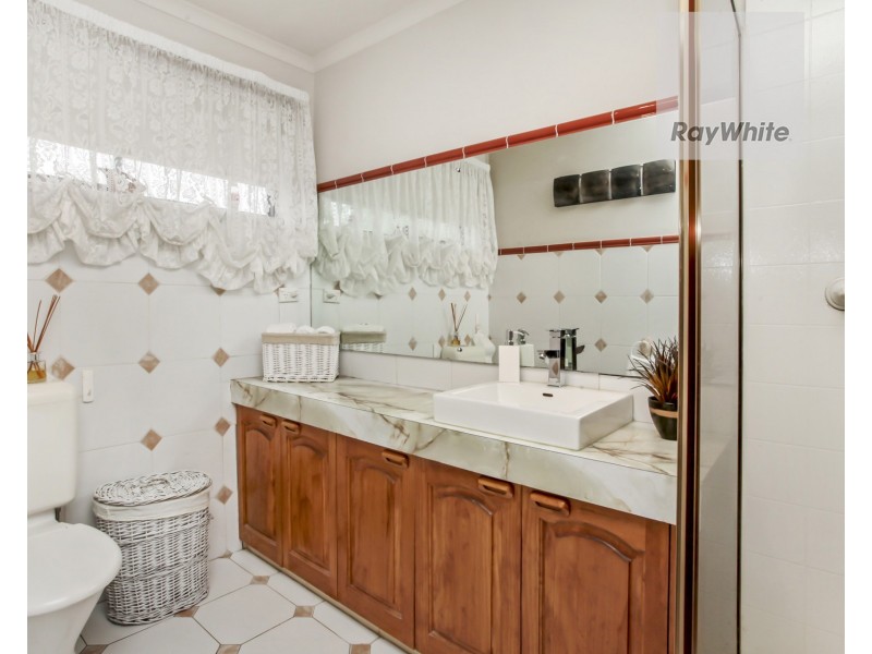 35 Fisher Grove, Tullamarine VIC 3043