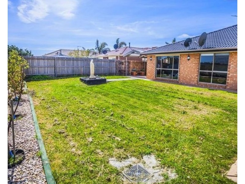 37 Wheatley Avenue, Roxburgh Park VIC 3064