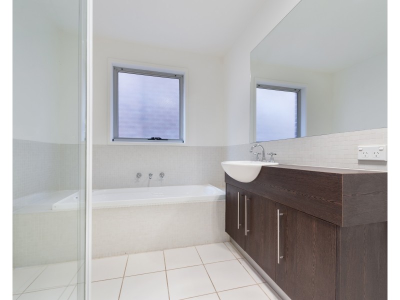 6 Gunning Lane, Craigieburn VIC 3064